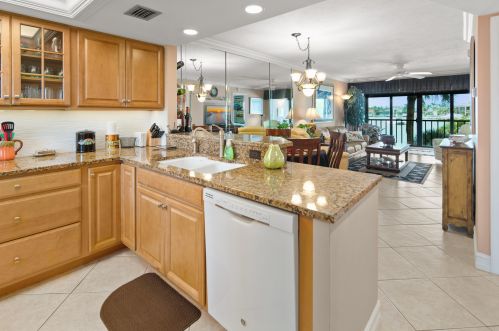 848 Elkcam Cir, Marco Island, FL 34145-2278