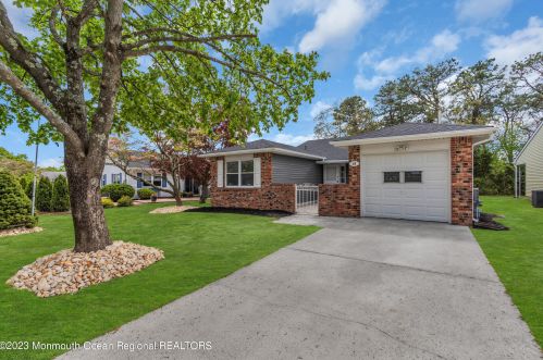 16 Jetty Ct, Bricktown NJ  08723-7211 exterior