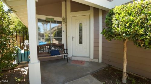 28125 Stonington Ln, Santa Clarita, CA 91350-3947