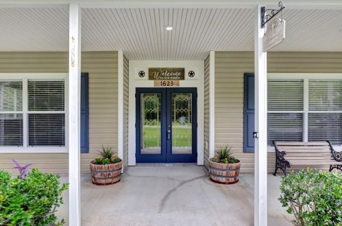 1623 Woodfield Ct, Lutz FL  33558-8485 exterior