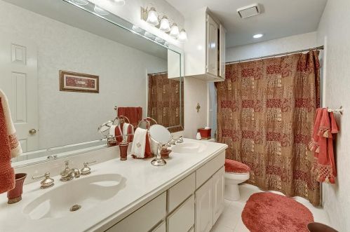 2212 Vly Vw Dr, Cedar Hill TX 75104-6712 exterior