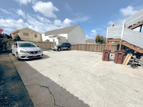 831 35 St, Oakland CA  94608-4217 exterior