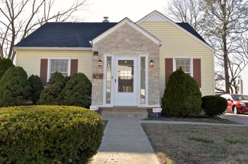 42 Donahue St, Waterbury, CT 06706-1605