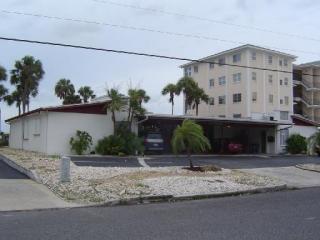 182 Golden Gate Pt, Sarasota, FL 34236-6661