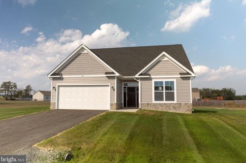 24 Tinning Ct, Hedgesville, WV 25427-7279