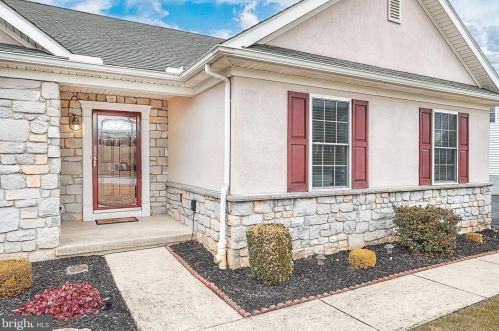 30 Centre Ct, Red Lion PA  17356-8949 exterior