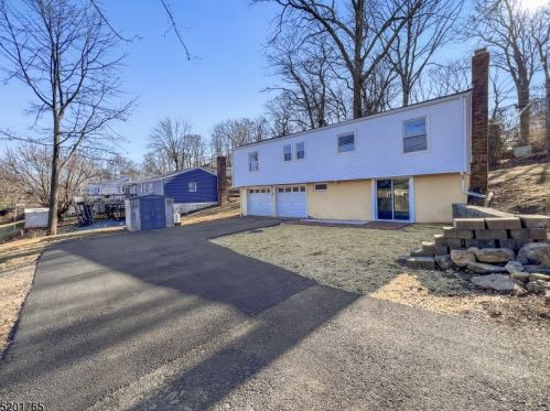 75 Elba Ave, Hopatcong NJ  07843-1848 exterior