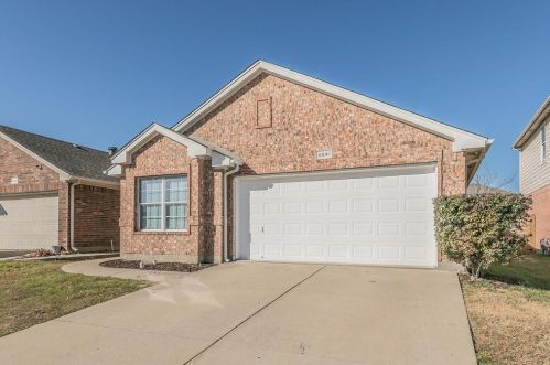 6541 Regina Dr, Fort Worth, TX 76131-1228