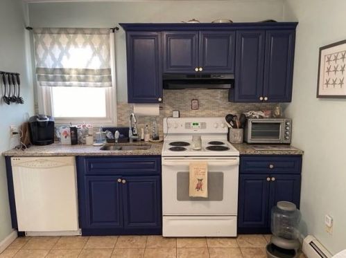 176 Warwick Ave, Providence, RI 02905-2500
