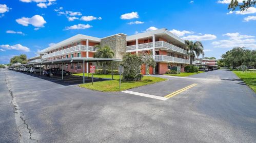 4715 Bay St, Saint Petersburg, FL 33703-4012