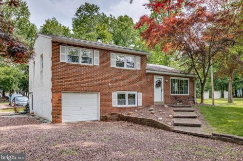 15 Creekview Rd, Willingboro, NJ 08046-3520