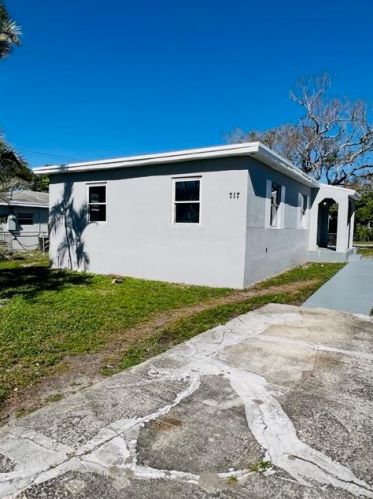717 4th St, Delray Beach FL  33483-5510 exterior