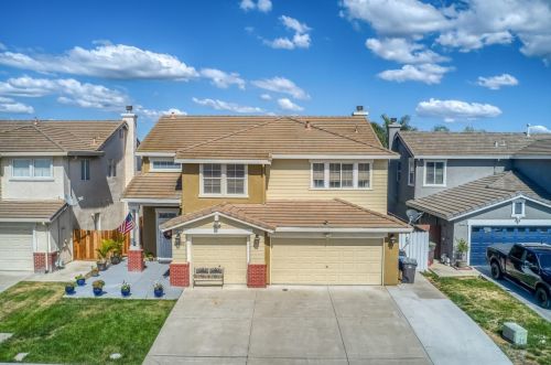 13570 Quartz Way, Lathrop, CA 95330-9196