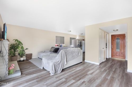 2211 Isabella St, Oxnard CA  93036-2621 exterior