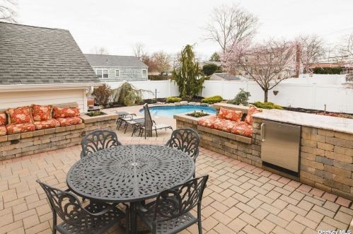 23 La Grange Pl, West Islip NY  11795-3816 exterior