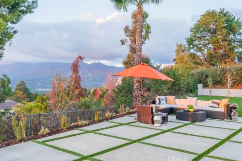 3811 Karen Lynn Dr, Glendale CA  91206-1219 exterior