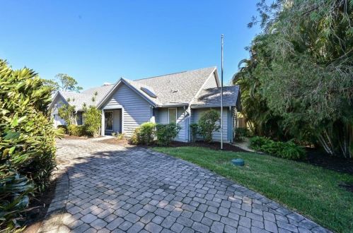 1100 Bald Eagle Dr, Naples, FL 34105-7413