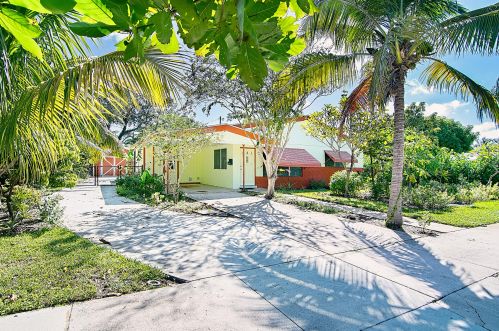 421 6th St, West Palm Beach, FL 33401-3907