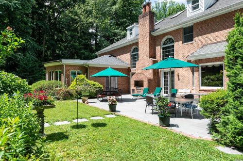95 Old Tappan Rd, Matinecock, NY 11560-1312