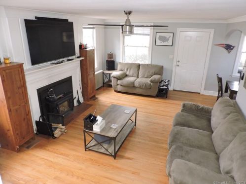27 Vincent Rd, Bristol CT  06010-3828 exterior