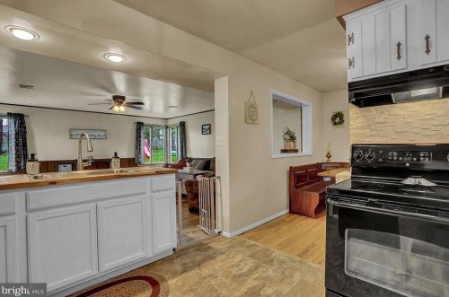 541 Old Orchard Ln, Camp Hill PA  17011-1829 exterior