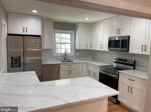 8807 Cameo Sq, Springfield, VA 22152-2202