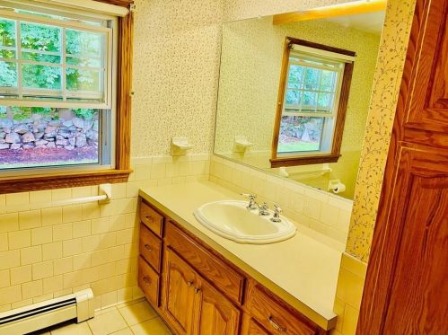 90 Briggs Ln, Tiverton RI  02878-2406 exterior