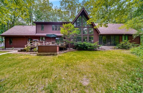397 Greenleaf Dr, Valpo, IN 46385-9047