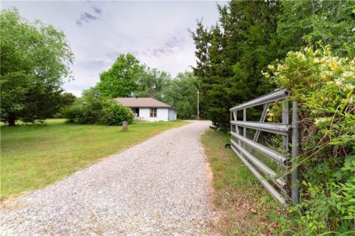 16 Cedar Ln, Shawnee, OK 74801-9312