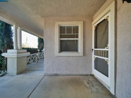 1062 Schadeck St, Manteca CA  95336-5956 exterior