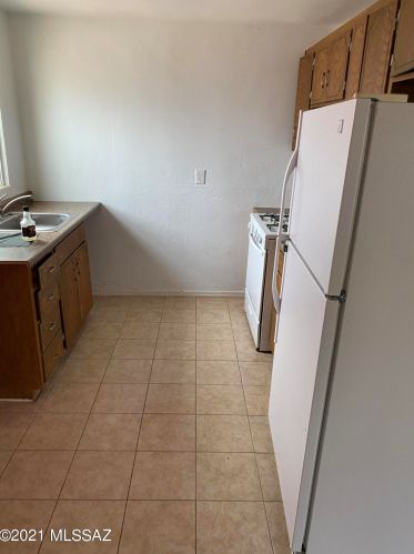 135 Blacklidge Dr, Tucson AZ 85705-3829 exterior