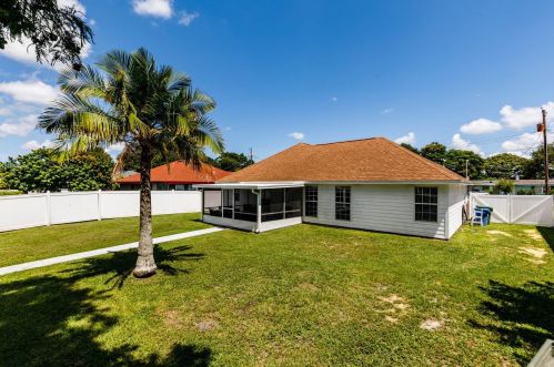 1426 Avenue H, Winter Haven FL  33881-4353 exterior