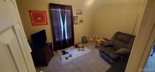 1643 Vly Dr, Mohave Valley AZ  86440-8583 exterior