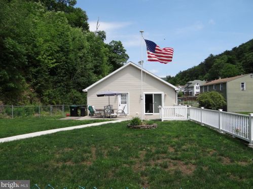 27 Eaton St, Schuylkill Haven PA  17972-1022 exterior