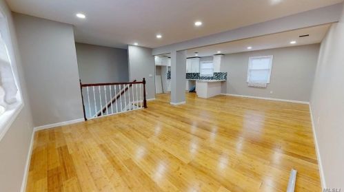 141 25th St, Wheatley Heights NY  11798-2002 exterior