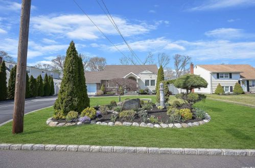 29 Karp Dr, Islip Terrace, NY 11752-2221