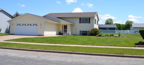 305 Mallard Dr, Holmen, WI 54636-9796