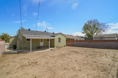 4755 Hayter Ave, Lakewood CA  90712-3508 exterior