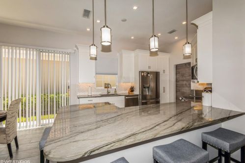 4288 Montalvo Ct, Naples FL  34109-3335 exterior