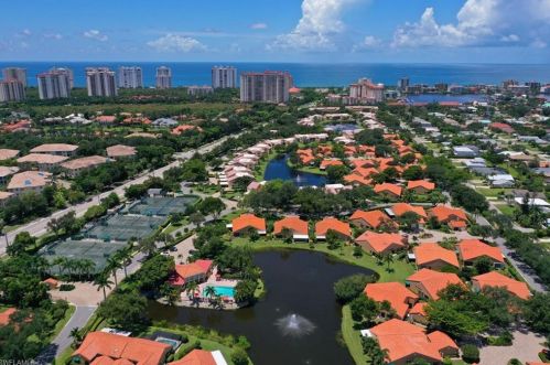 592 Beachwalk Cir, Naples FL  34108-7735 exterior