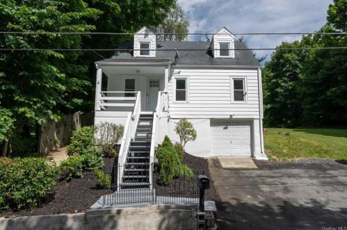 39 East Ave, Walden, NY 12586-1550