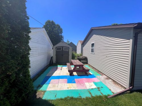 1011 Flambeau St, Manitowoc WI 54220-6546 exterior