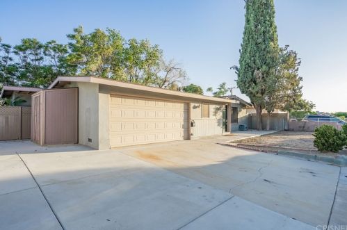 2018 Lingard St, Lancaster CA 93536-1405 exterior