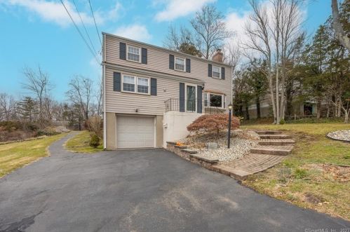 19 Eastwood Dr, Plainville, CT 06062-1409