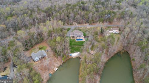 7905 Waterford Dr, Spotsylvania VA  22551-2204 exterior