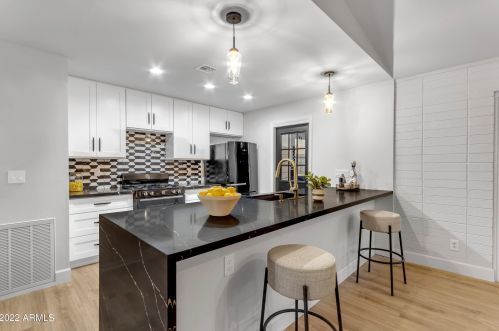 7142 12 St, Phoenix AZ 85022-3801 exterior