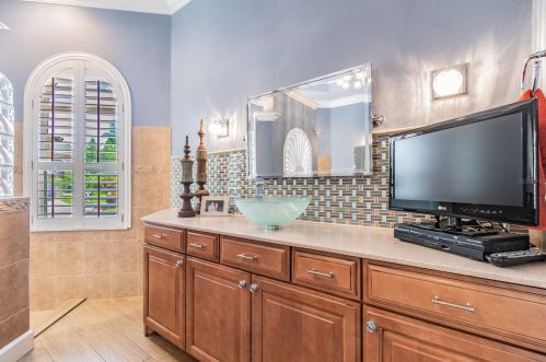 1827 Crooked Oak Ln, Lutz FL  33559-7407 exterior