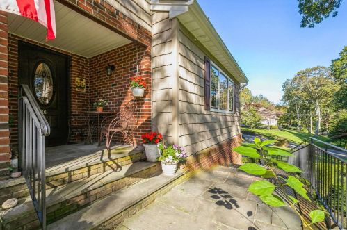 10 Woodfield Ave, Northport NY  11768-2439 exterior