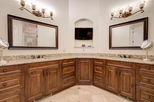 1410 Bristlecone Dr, Chenequa WI  53029-8653 exterior