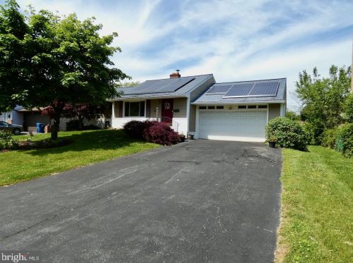 217 Southerland Dr, New Castle, DE 19720-4727